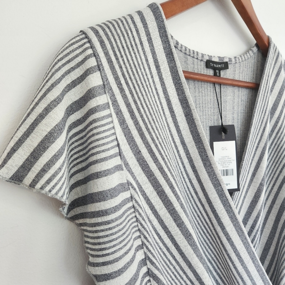 NWT Short sleeve blouse - Picture 3 of 6